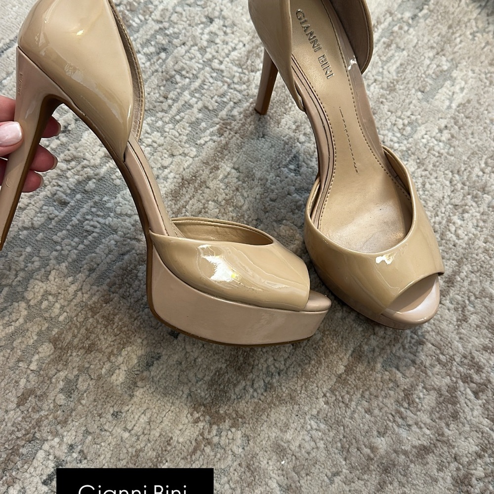 Gianni Bini Women's Tan Peep Toe Heels